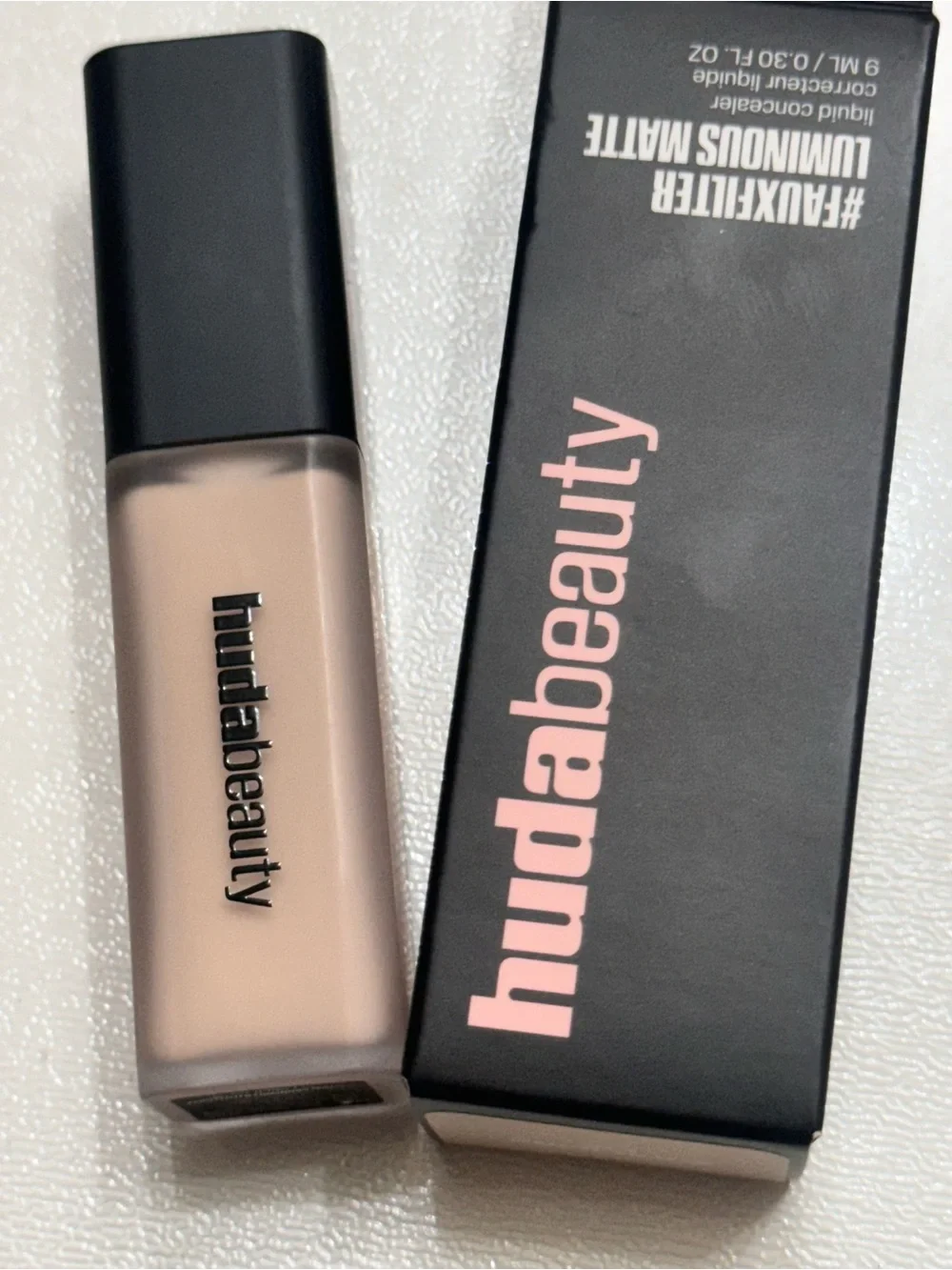 HUDA BEAUTY Liquid Concealer - Light Beige